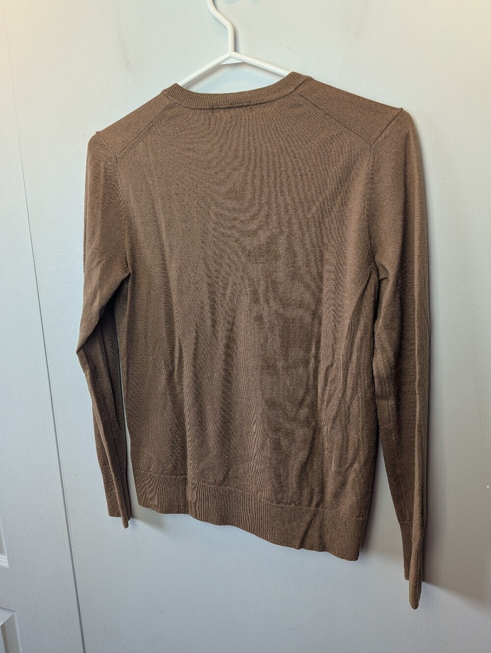 UNIQLO 100% Wool Women Sweater V Neck Brown Color Size Medium Classic Fit - Picture 6 of 9